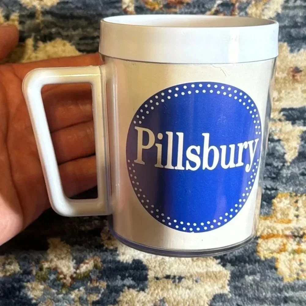 vintage pillsbury plastic coffee mug cup white/blue made in usa 4” height